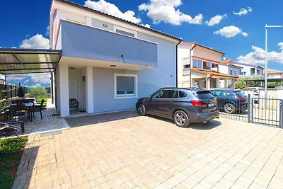 Ferienhaus modern eingerichtet mit Garten und