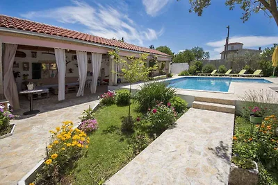Ferienhaus mit Pool in der nähe vom Krka