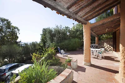 Villa mit Klimaanlage und Terrasse