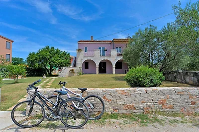 Villa mit Pool und Klimaanlage
