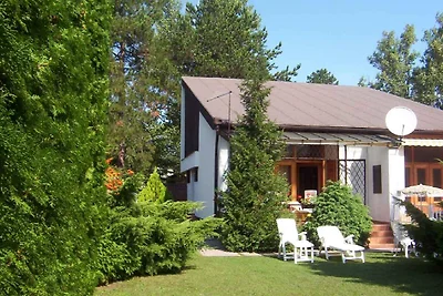 Ferienhaus mit grossem, gepflegtem Garten