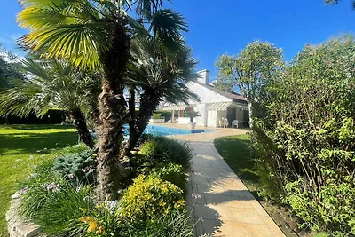 Ferienhaus mit Klimaanlage, Garten und Pool