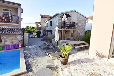 Ferienwohnung mit Swimmingpool, Spielzimmer,