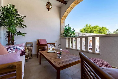 Traditionelle dalmatinische Steinvilla mit Po