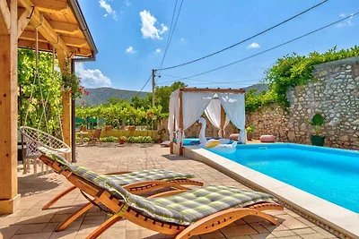 Ferienhaus mit Pool und Klimaanlage