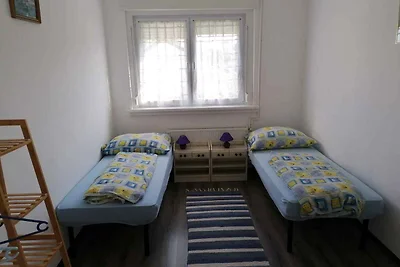 Ferienwohnung mit grossem Balkon, nur 250 m v