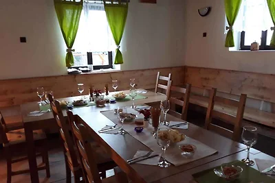 Studio mit eigenem Garten und Innenpool