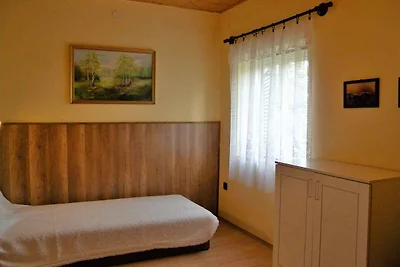 Ferienhaus mit 2 Terrassen und Pool in der Nä
