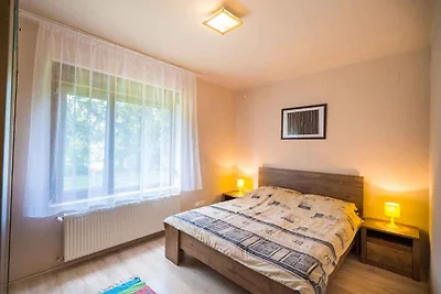 Ferienwohnung mit Garten, nur 100 m vom