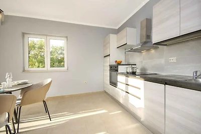 Charmante Ferienwohnung Maris in Tribunj mit 