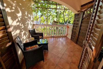 Ferienwohnung mit Garten und Klimaanlage