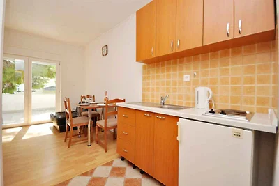Studio mit Klimaanlage und Terrasse in Okrug