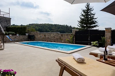 Villa mit Pool und Panoramablick