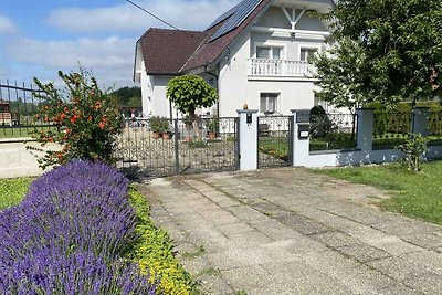 Ferienhaus mit Whirlpool, grossem Gartenpavil