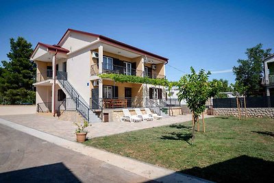 Ferienwohnung mit Terrasse und Grill