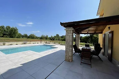 Ferienhaus mit Pool für 4-6 Personen