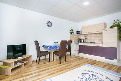 Ferienwohnung mit Pool und Meerblick