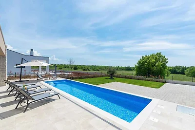 Villa mit Aussenpool