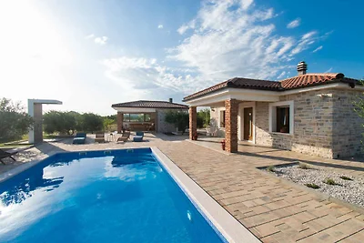 Ferienhaus mit Klimaanlage und Aussenpool