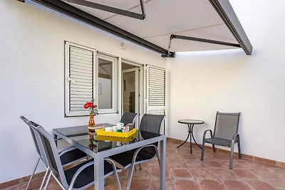 Ferienwohnung mit Garten und Klimaanlage