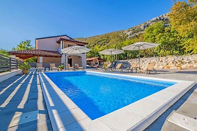 Ferienhaus mit Pool und Grill