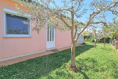 Ferienwohnung mit Terrasse und Garten