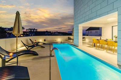 Villa mit Pool und Klimaanlage