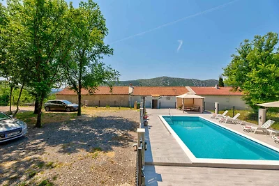 Ferienhaus mit Swimmingpool, Terrasse und