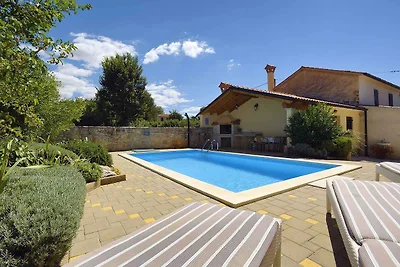 Ferienhaus mit privatem Pool und Aussendusche