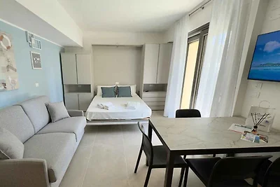 Studio mit Klimaanlage, Balkon und Internet