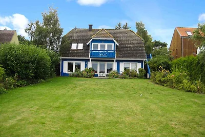 Ferienwohnung mit Balkon, Blick zum Wasser un