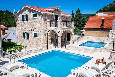 Ferienhaus für 24 Personen mit 2 Aussenpool