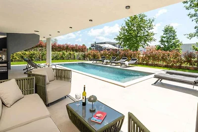 Villa mit Whirlpool und Sauna