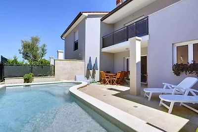 Ferienwohnung mit Pool und Klimaanlage