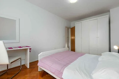 Ferienhaus mit schönem Garten in ruhiger Lage