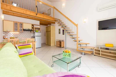 Studio mit Balkon und Klimaanlage