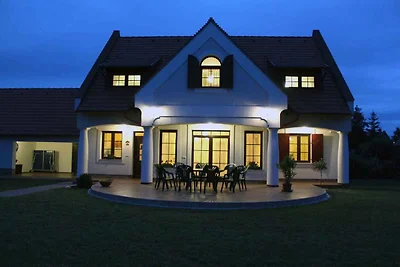Ferienhaus mit Pool und Klimaanlage