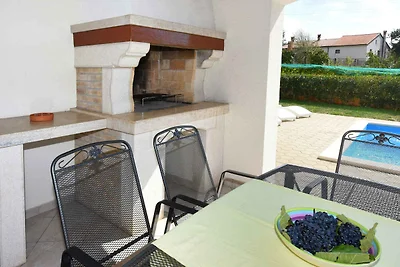 Villa mit Pool und Klimaanlage