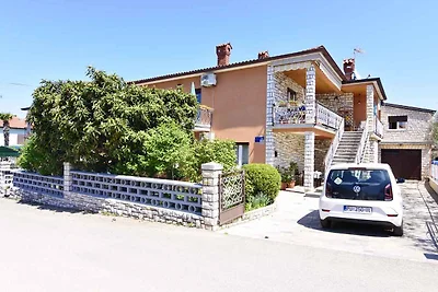Ferienwohnung mit Garten in der Nähe des