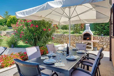 Ferienhaus mit Pool und für Hundefreunde