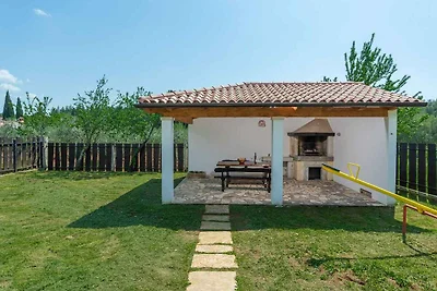 Villa mit Pool und Garten