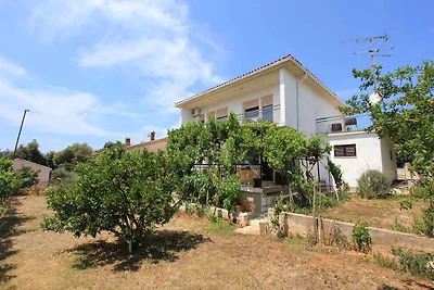 Ferienhaus mit Garten und Grill in Strandnähe