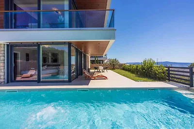 Villa mit Klimaanlage und Pool