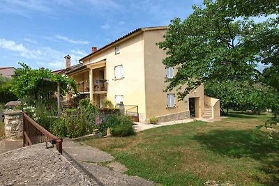 Ferienwohnung mit Terrasse und Grill