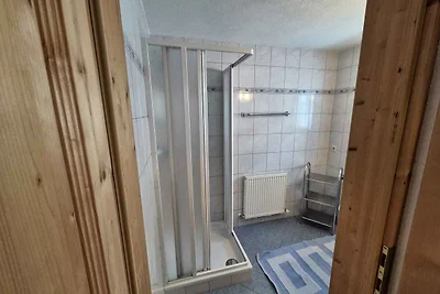 Ferienhaus mit Balkon und Garten