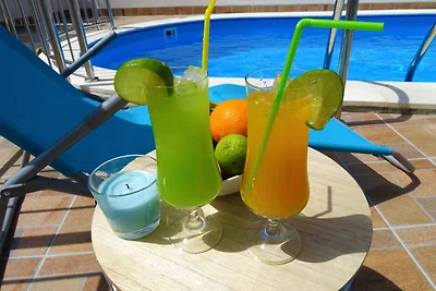 Ferienwohnung Mit Meerblick und Pool