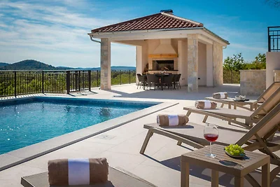 Ferienhaus mit Klimaanlage und Pool