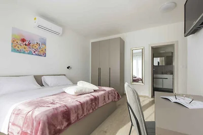 Ferienhaus Villa mit Pool und Grill