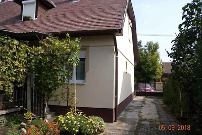 Ferienwohnung mit Gartenpavillon in der Mitte