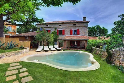 Villa mit Pool und Klimaanlage